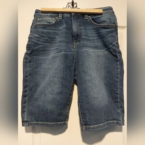 Denver Hayes Women's Blue Denim High Rise Bermudas